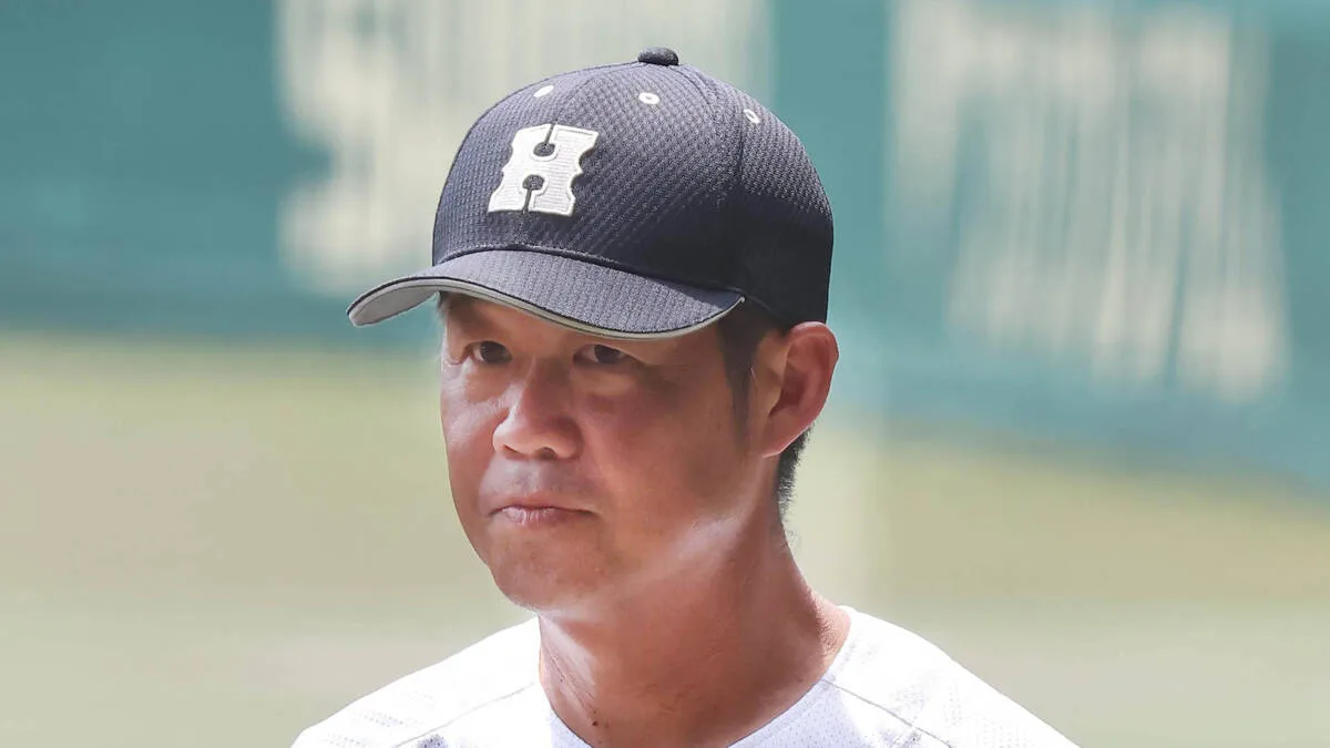 八幡商・小川健太監督、甲子園初采配へ「選手がのびのびと」健大高崎戦に挑む