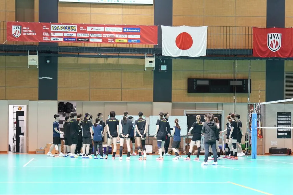 石川真佑主将ら14人が公開練習！女子日本代表が都内で激闘前の仕上げ