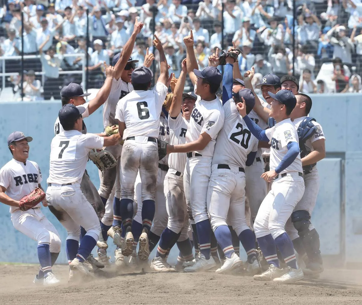 履正社、決勝で16得点の猛爆！7戦66得点5失点で3年ぶり夏の甲子園