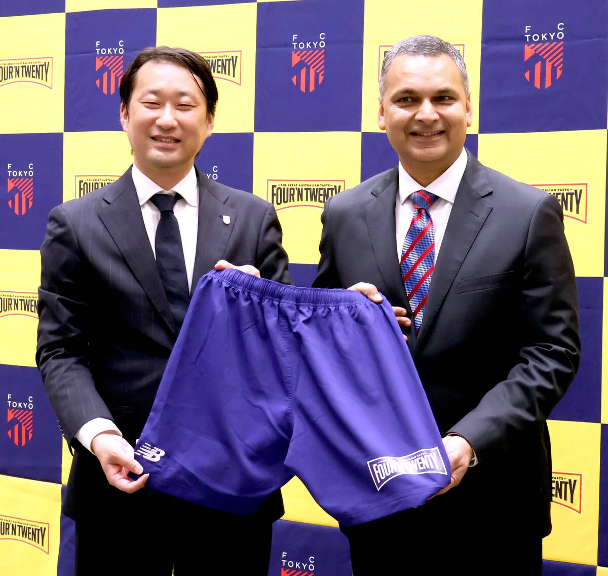 FC東京、新ユニ契約！オーストラリア名物ミートパイが味スタに上陸