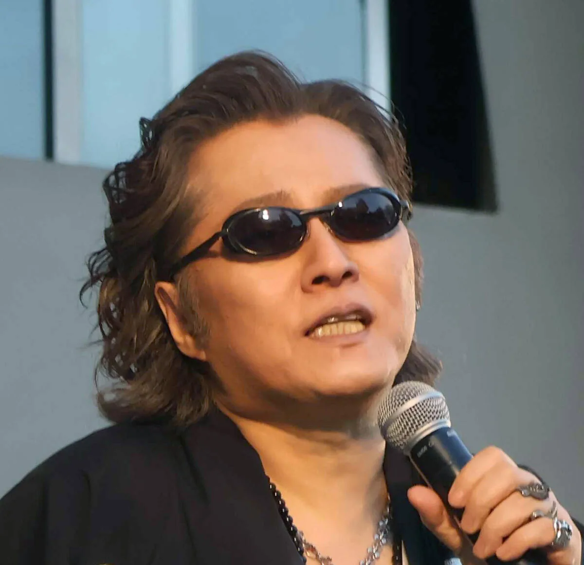 石井竜也、急性虫垂炎手術後にフェス出演辞退「納得のいくパフォーマンスを」