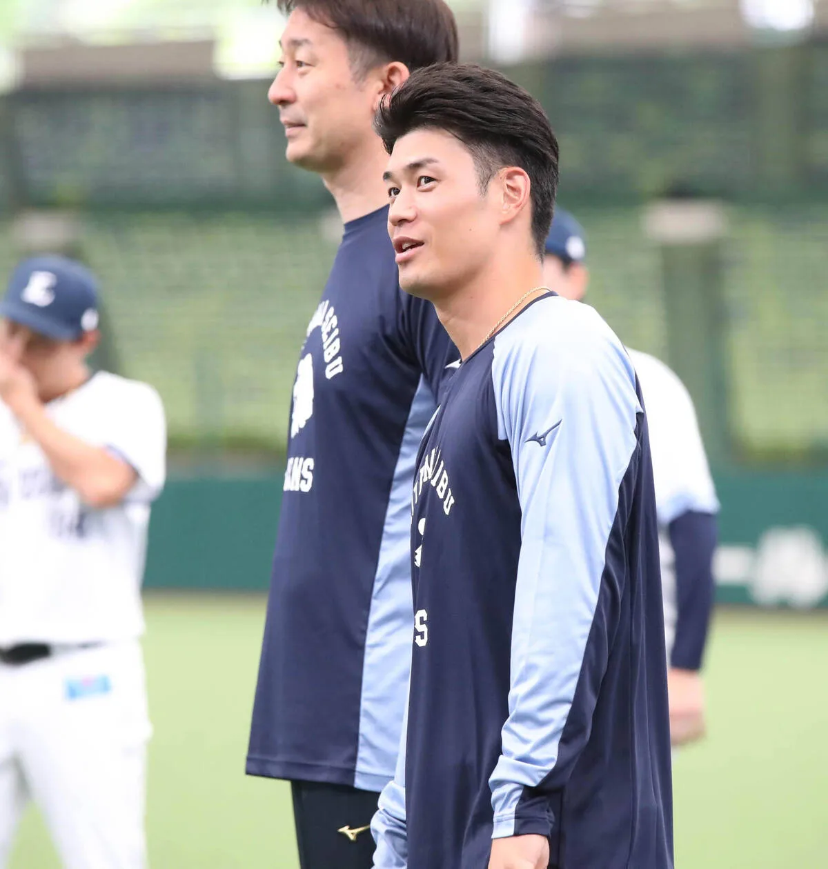 西武・若林楽人が古巣に復帰！ナインが輪で歓迎、巨人からのトレード移籍