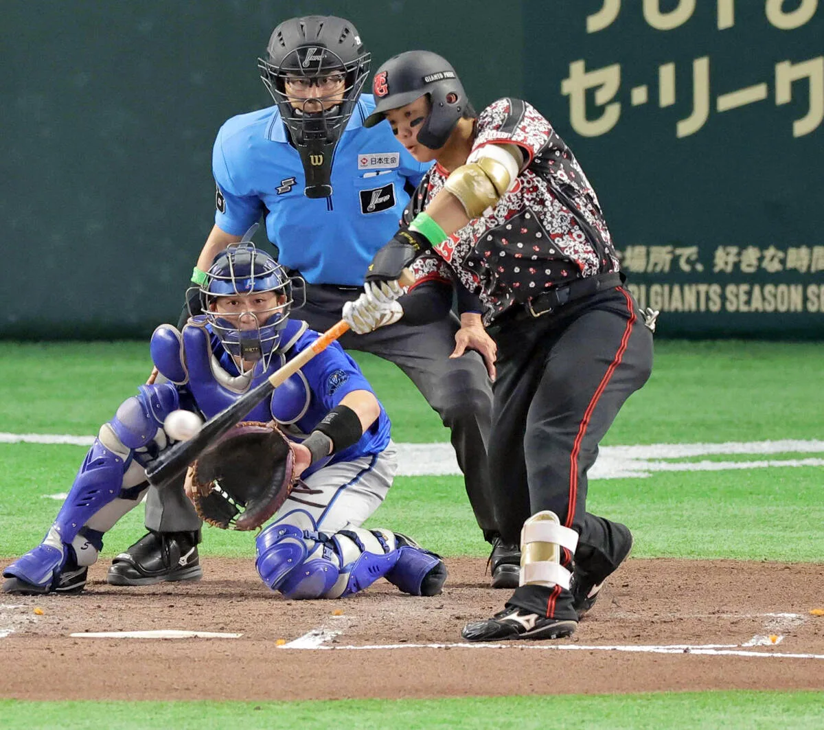 石塚裕惺が本拠地デビュー！猛攻呼び込む初安打＆初打点で巨人逆転呼ぶ