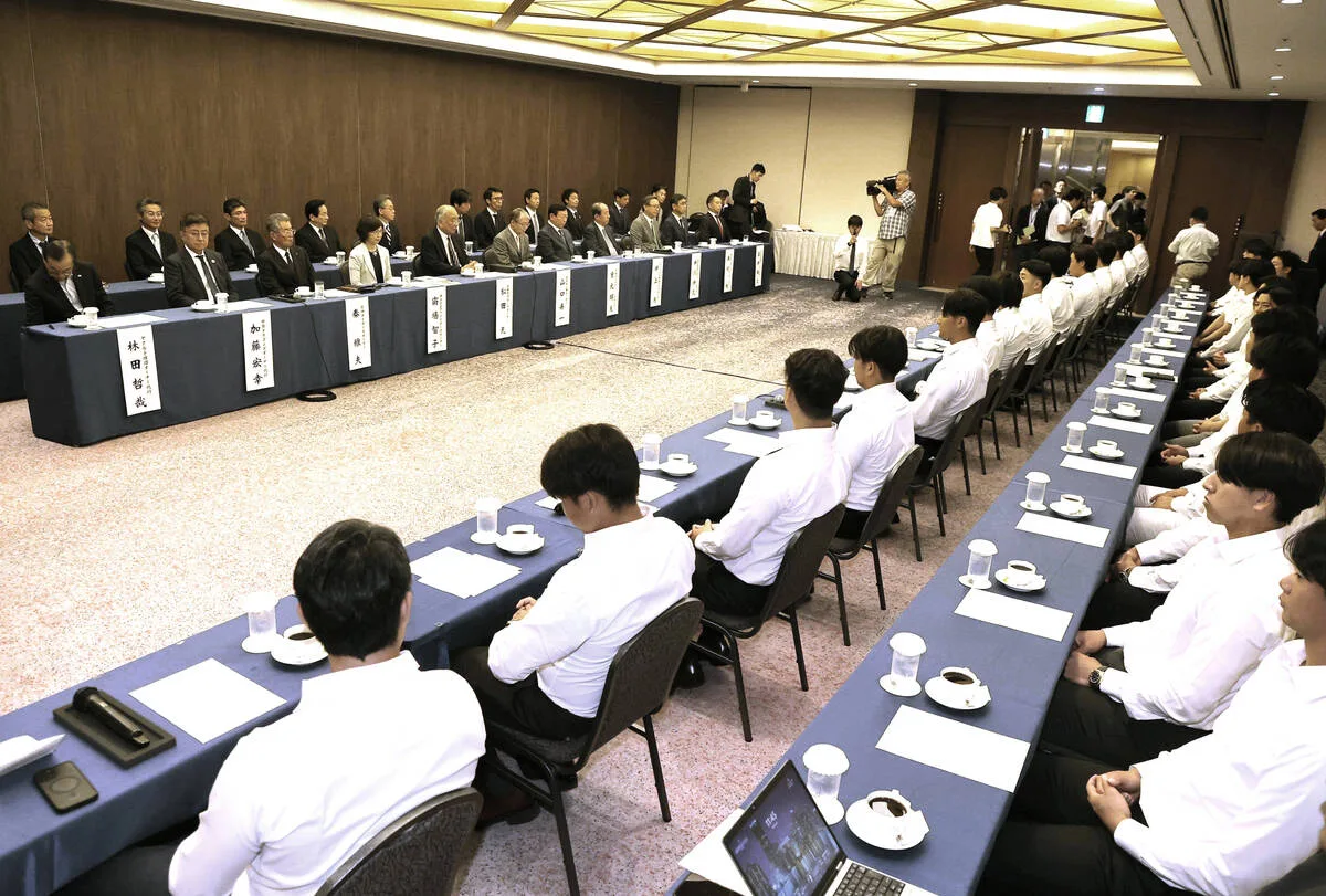 歴史的“雪解け”会談！選手会とオーナーが初対面、近藤会長が協調姿勢