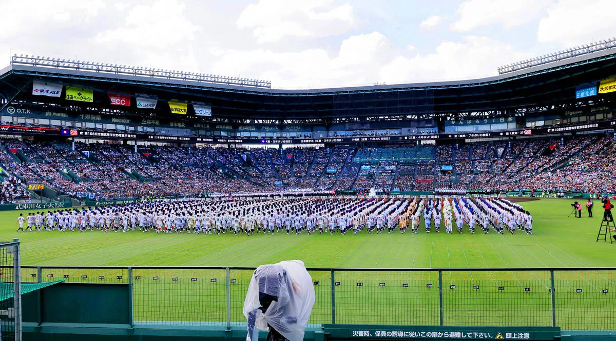 【甲子園】歴史的瞬間！開会式で初の手話導入、吉田理紗＆宇津百音が涙の感動