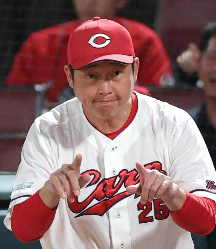 広島・新井監督の連続リクエスト炸裂！白井審判の判定が2度覆る劇的シーン