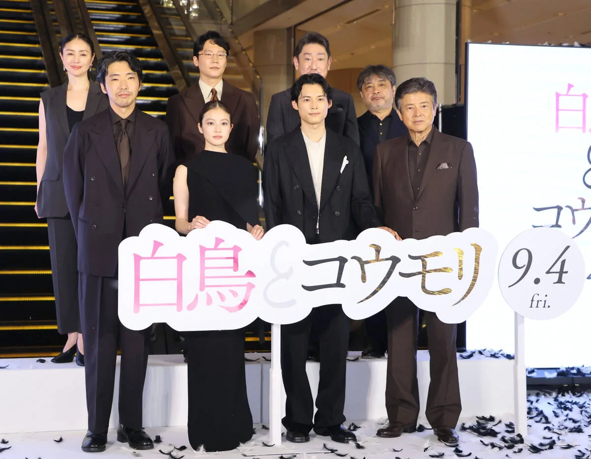 松村北斗＆今田美桜が東野圭吾さん追悼「複雑な優しさ受け継ぐ」映画『白鳥とコウモリ』