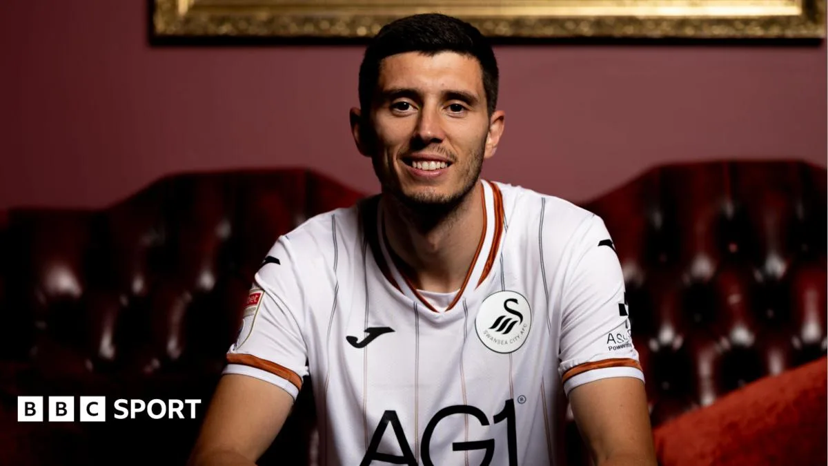 スウォンジー、スコットランド代表FWステュワートを3年契約で獲得！